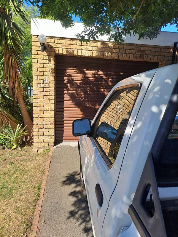 To Let 2 Bedroom Property for Rent in Loevenstein Western Cape